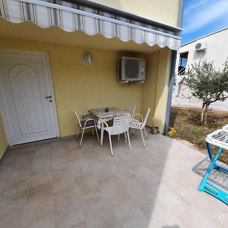 Apartmani Vrtlici Zdenka Stara Novalja Exteriör bild