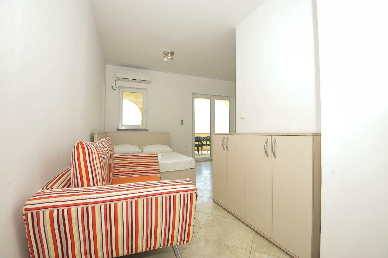 Apartmani Vrtlici Zdenka Stara Novalja Exteriör bild