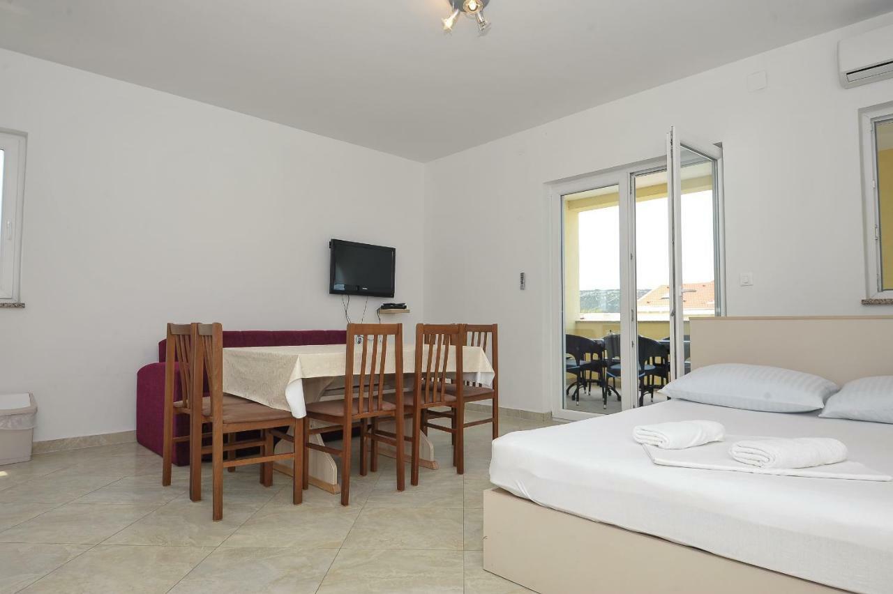 Apartmani Vrtlici Zdenka Stara Novalja Exteriör bild