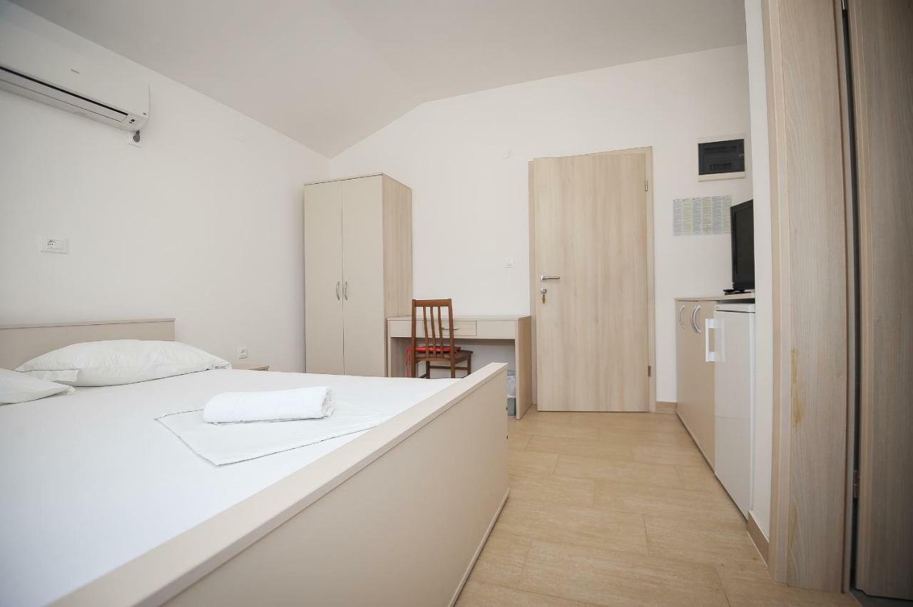 Apartmani Vrtlici Zdenka Stara Novalja Exteriör bild